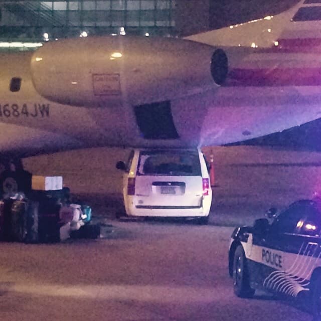 Furgoneta chocó contra avión de American Airlines en aeropuerto de Dallas