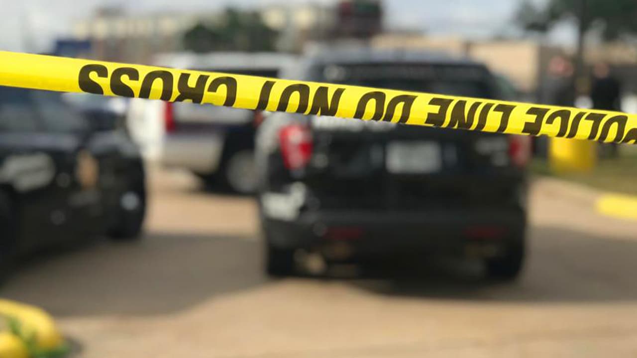 Policía de Fulshear le dispara a un hombre tras intentar escaparse en una parada de tráfico