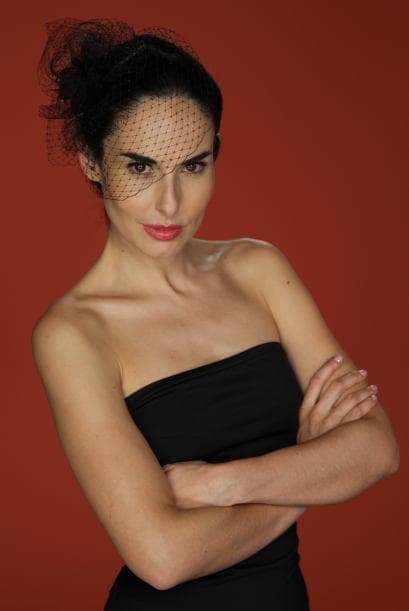 Pero si de mujeres sin escrúpulos hablamos, nos encontramos con 'La viuda negra', interpretada por 
<b><a href="http://www.univision.com/temas/ana-serradilla">Ana Serradilla</a></b>. Ella era una mujer que enamoraba a hombres y cuando ya no los necesitaba, o lo estorbaban, los mataba sin piedad.