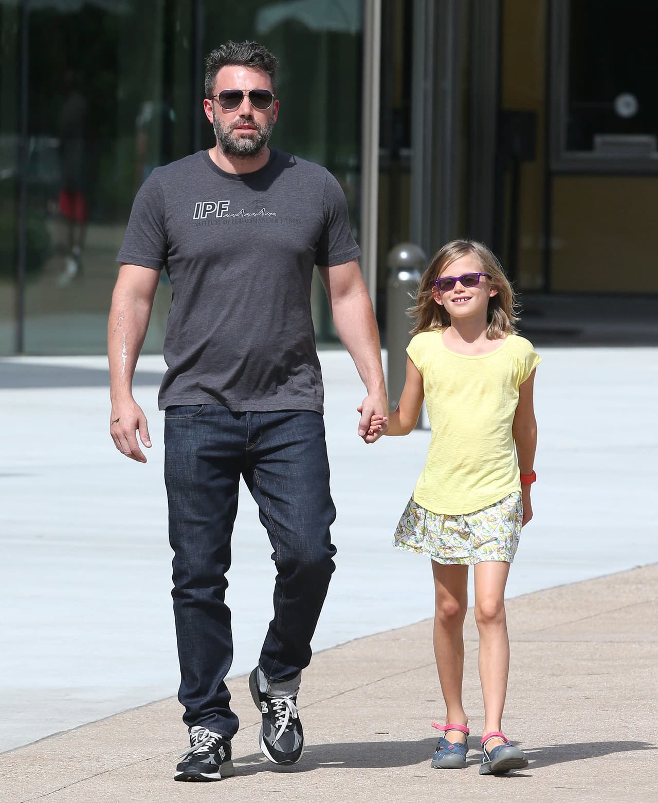 Violet se mostró feliz de estar con su papá de nuevo.