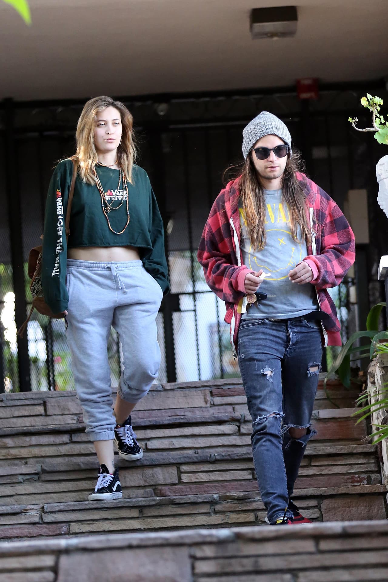 Luego de darse a conocer la noticia, la misma Paris negó a traves de Twitter que haya intentado suicidarse, como se reportó.