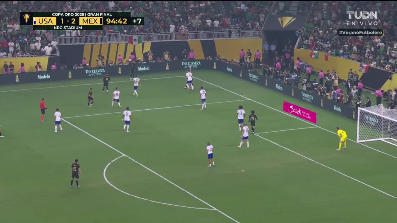 ¡TIRO ATAJADO! disparo por César Huerta.