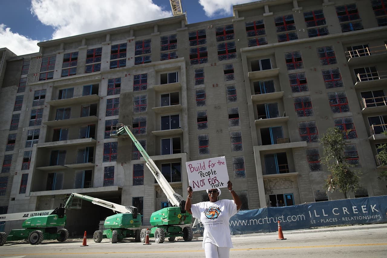 ¿A dónde vamos a ir nosotros?: inquilinos desesperados por altos precios de alquileres en el sur de Florida 