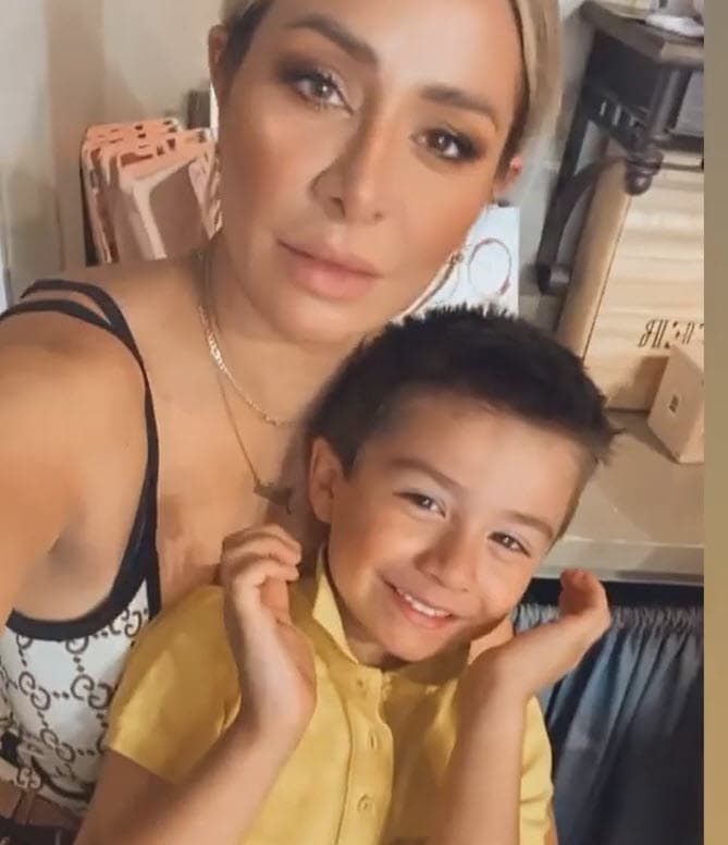 "La familia Loaiza 
<b><a href="https://www.univision.com/shows/sal-y-pimienta/escandalo-cristina-eustace-dice-que-esteban-loaiza-la-abandono-y-que-el-no-ama-a-su-hijo-video" target="_blank">siempre va a tener las puertas abiertas</a></b>", advirtió, "mi hijo lo sabe, mi hijo feliz de saludarles y de quererlos". 
<br>