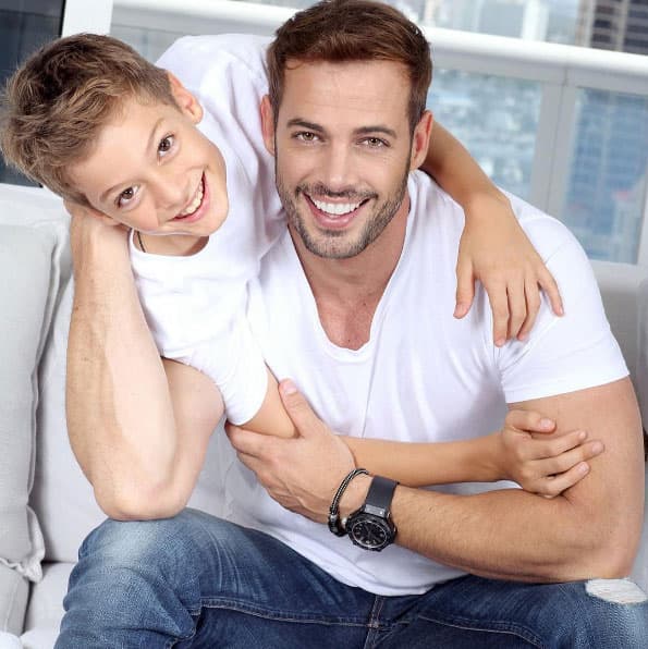 Es más que obvio que Christopher heredó la galanura de su padre William Levy, sin embargo no es lo único.