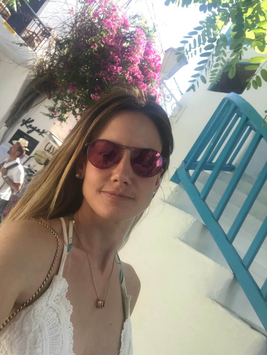 A 
<b><a href="http://www.univision.com/temas/altair-jarabo">Altair</a></b> la última vez que la vimos en la pantalla chica fue en la telenovela 'Pasión y poder', en donde interpretó a la dulce 'Consuelo', lo que nos hace pensar que este viaje es para cargar batería y seguir buscando exitosos proyectos, tal y como lo fue su último melodrama.