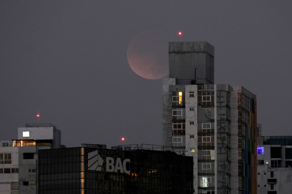 Fotos del eclipse lunar total del 3 de marzo 2026: Así se vio la ‘Luna ...