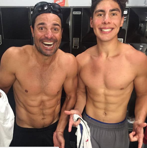 Chayanne y su hijo no dejan el gym ni en vacaciones (no hay dudas de que este par esta listo para ir la playa y quitarse la camiseta)