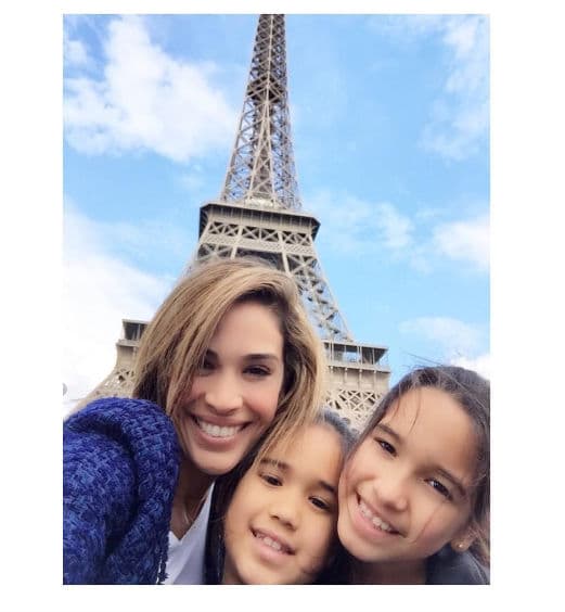 La presentora de Despierta América Karla Martínez disfruta con sus hijas unos días en Paris.