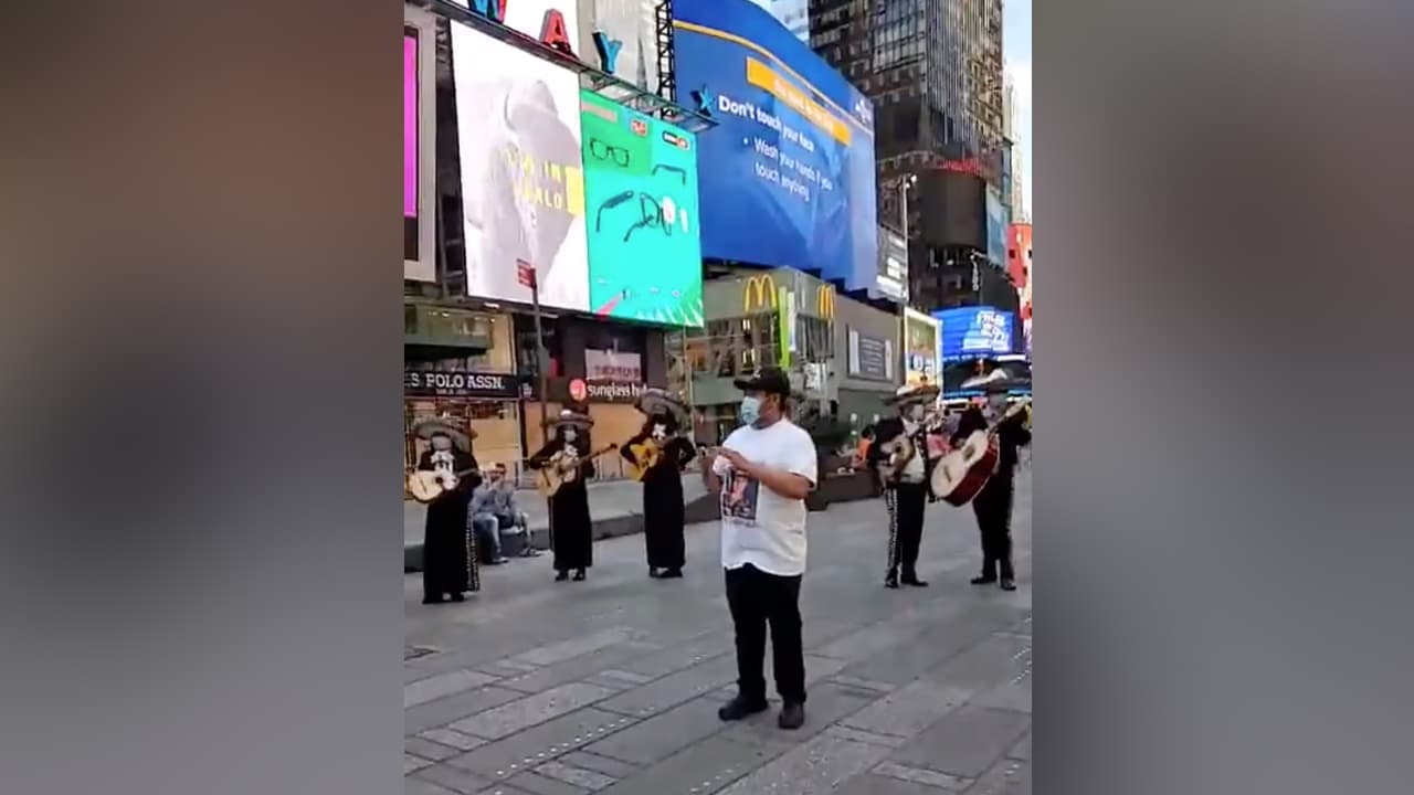 A nivel nacional se organizaron protestas en apoyo a 
<b><a href="https://www.univision.com/local/houston-kxln/entro-a-esa-base-viva-y-asi-la-quiero-viva-madre-de-vanessa-guillen-a-67-dias-de-su-desaparicion-de-fort-hood-fotos">Vanessa Guillén</a></b>, en la página de Facebook “
<a href="https://www.facebook.com/findvanessaguillen" target="_blank">Find Vanessa Guillen</a>” se publicó un video que muestraba una manifestación pacífica en Times Square en Nueva York.