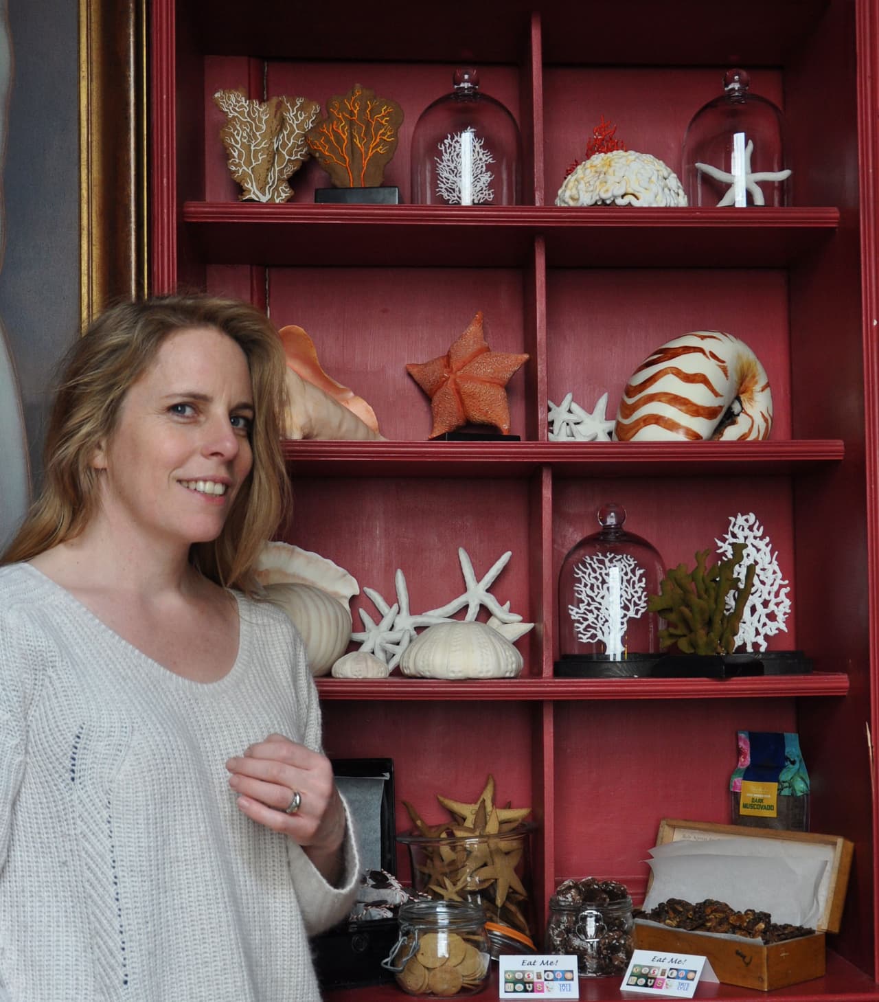 Todos estos caracoles de mar parecen ser solo decoración del lugar...