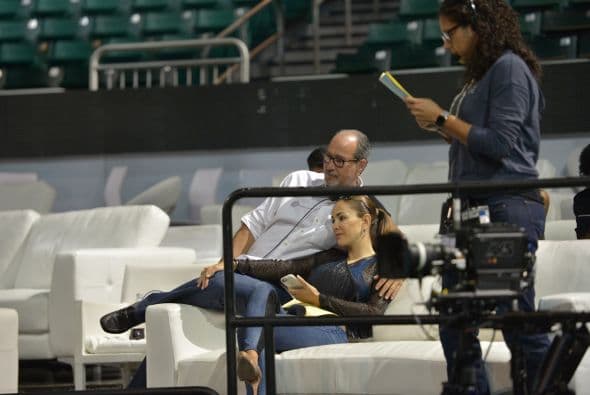 Estuvimos de stalkers tras Ninel Conde, desde los ensayos. Te invitamos a ver su recorrido por Premios Juventud 2015.