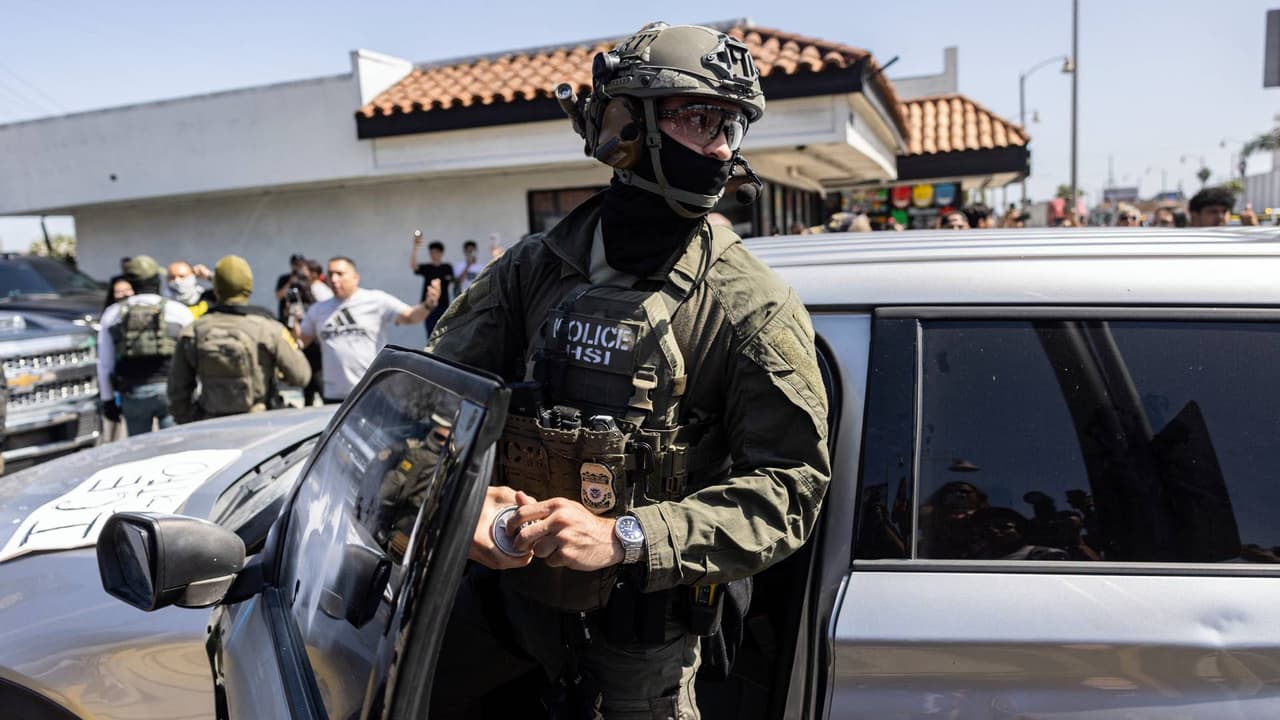 ¿Te pueden detener por tu idioma o trabajo? Corte Suprema abre la puerta a más redadas de ICE en LA