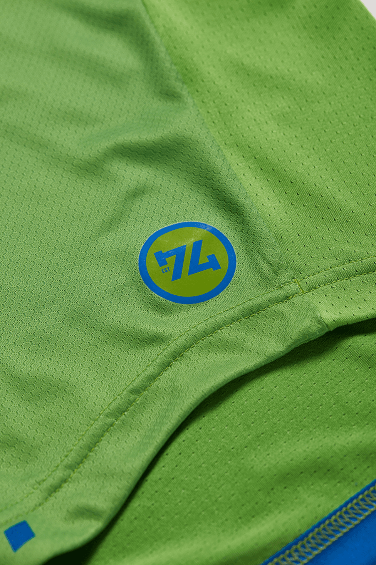Esta nueva casaca se denomina 'Legacy Green'. Y la etiqueta con el número 74 hace referencia al primer año de existencia del equipo en la North American Soccer League.
<br>
<br>