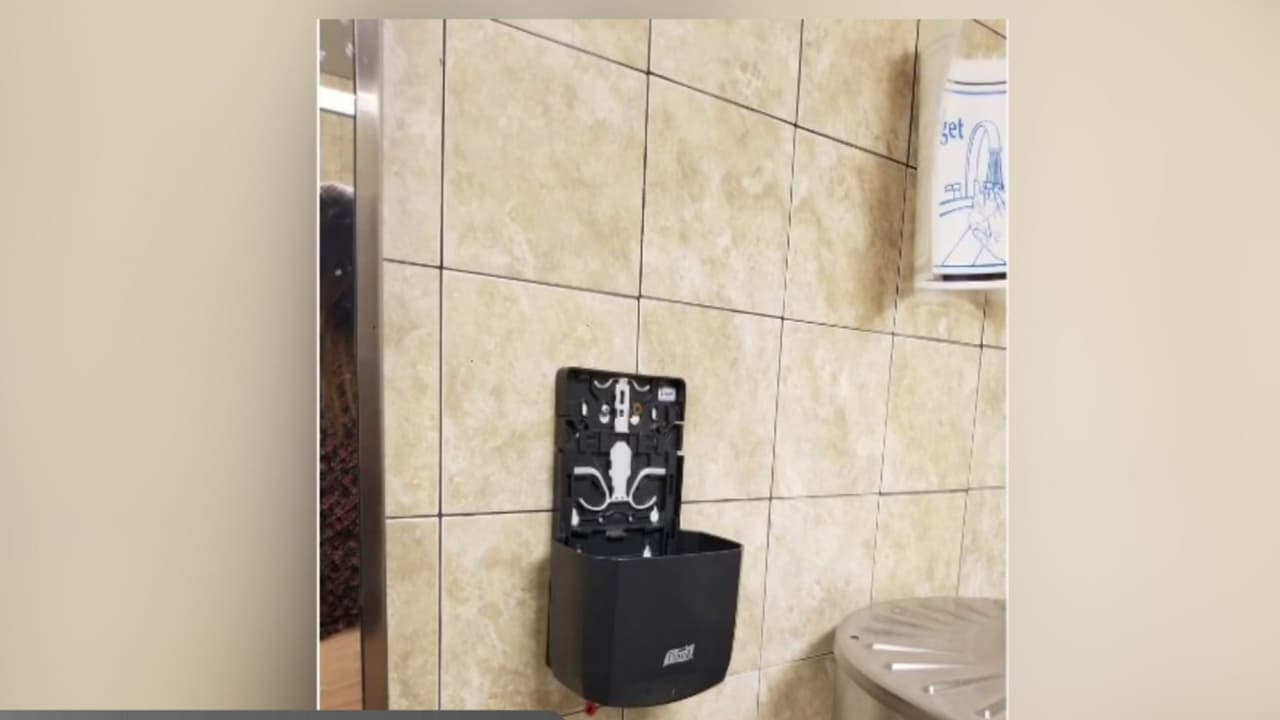 <a href="https://www.univision.com/local/arizona-ktvw/edicion-digital-arizona/policia-de-buckeye-alerta-sobre-reto-de-tiktok-video">Autoridades de Arizona alertan a la comunidad sobre el que invita a los jóvenes dañar los baños de sus escuelas</a>, por lo que piden a padres de familia explicar a sus hijos sobre las consecuencias