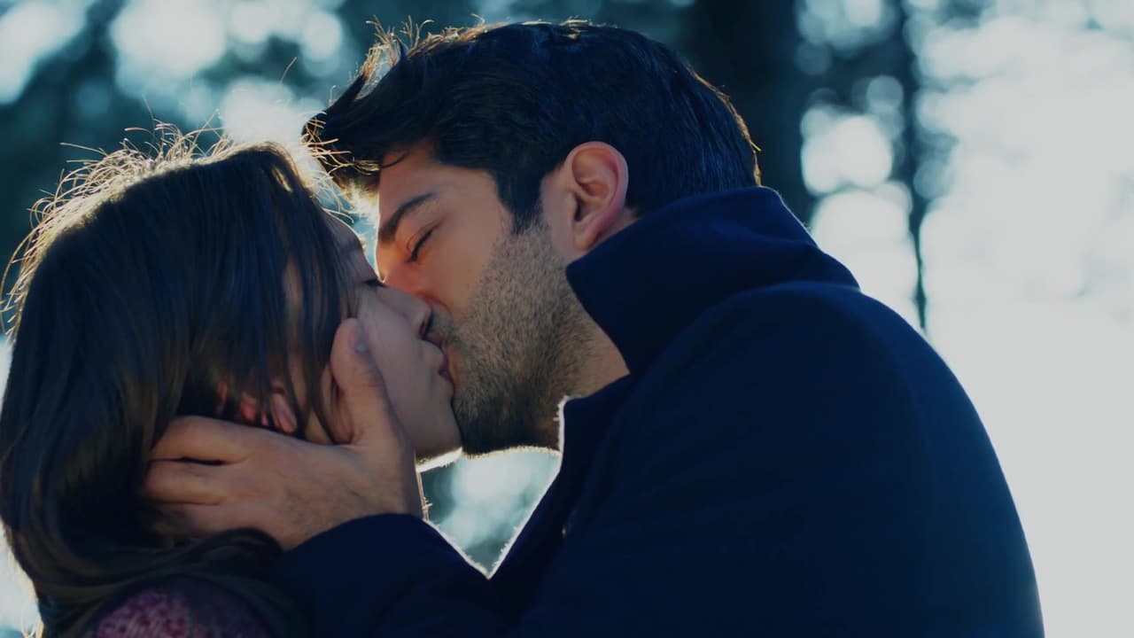 A la par, la actriz grabó la telenovela
<b>Amor Eterno</b>, posicionándose como una actriz internacional gracias al papel de
<b>Nihan Sezin </b>con tan solo 27 años.