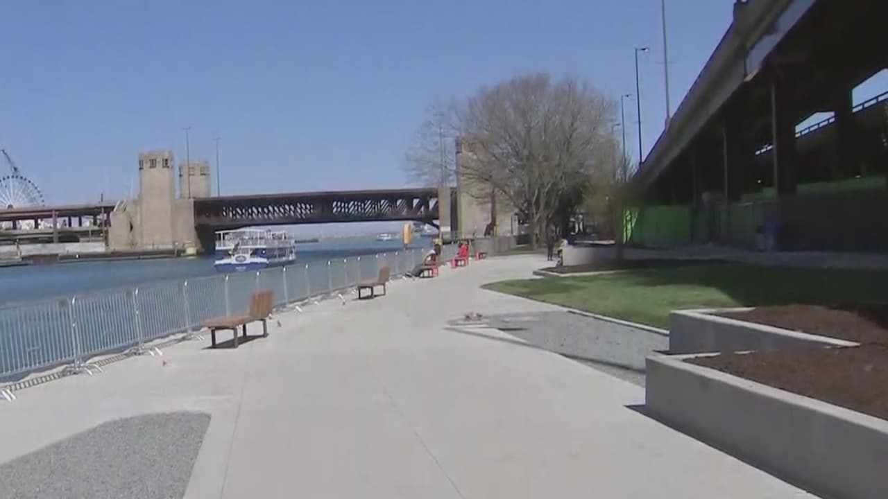 El paseo del río de Chicago está abierto con algunas restricciones por la pandemia