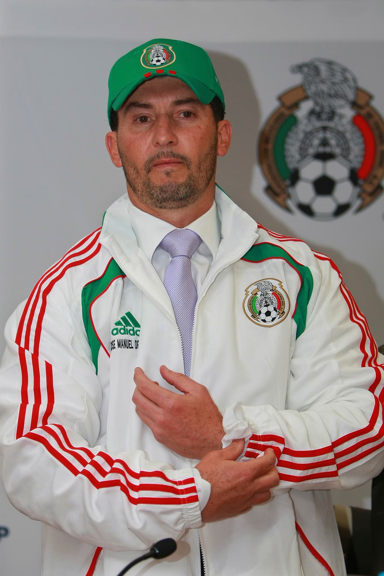 Como jugador, debutó en el año de 1982 con el Rebaño y posteriormente en el año de 1988 emigró a España con el Real Oviedo, donde permaneció una temporada.