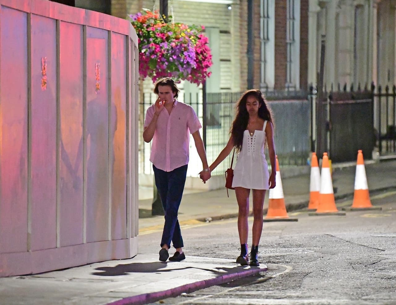 Farquharson tiene vínculos con la familia real británica, su primo segundo Andrew Farquharson fue uno de los ayudantes de la reina Isabel II y Asistente Maestro de la Casa en el palacio de Buckingham.