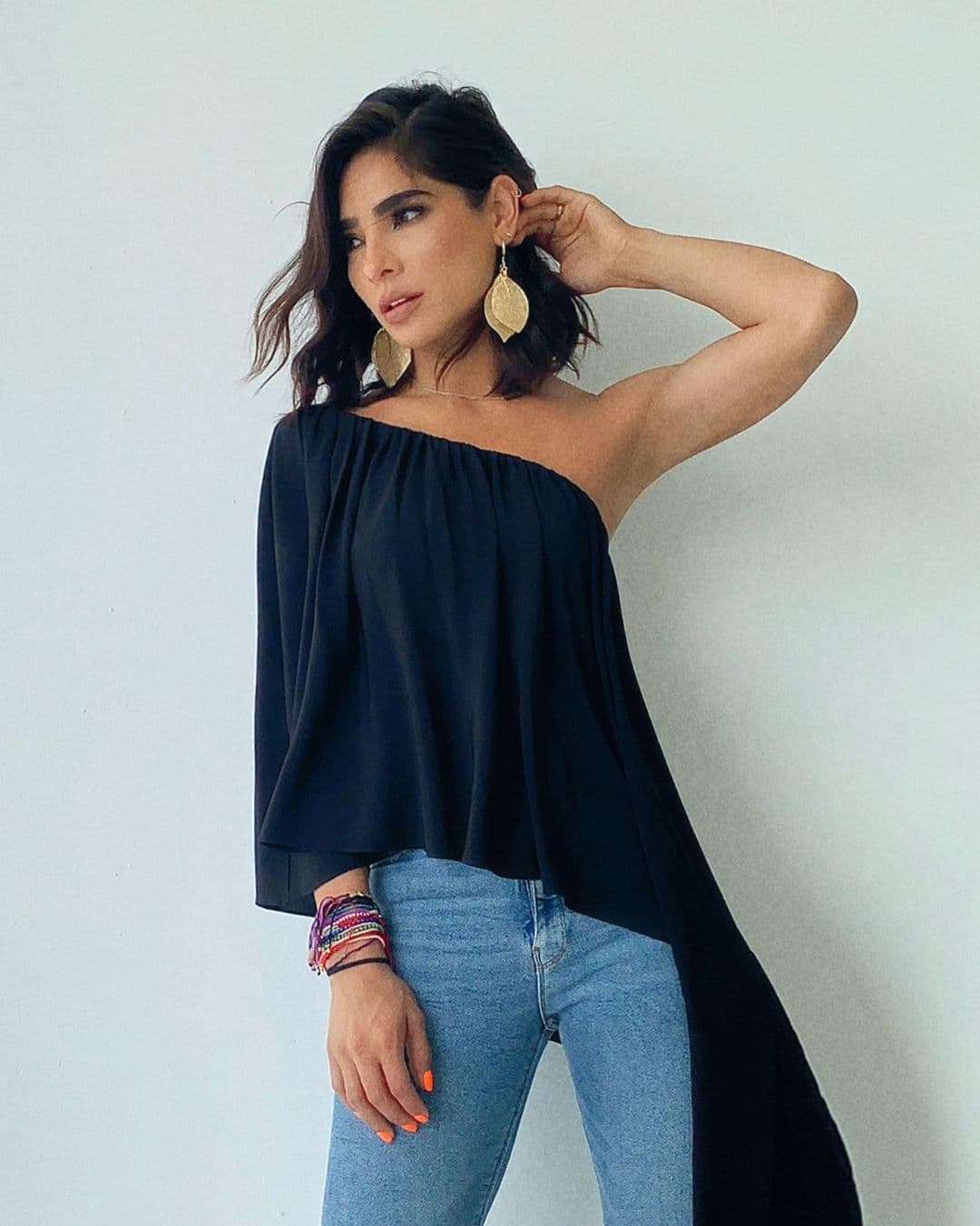 Alejandra Espinoza estrenó look para Premios Juventud, pero pidió a sus seguidores que no se acostumbren a verla de ese modo debido a que solo será por unos días.