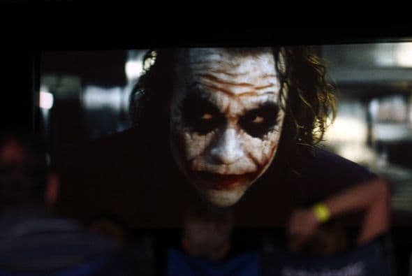 "The Dark knight", la última película de las aventuras del superhéroe murciélago, con el fallecido Heath Ledger en su papel más aclamado, logró recaudar $158 millones en su primer fin de semana de estreno en 2008.
