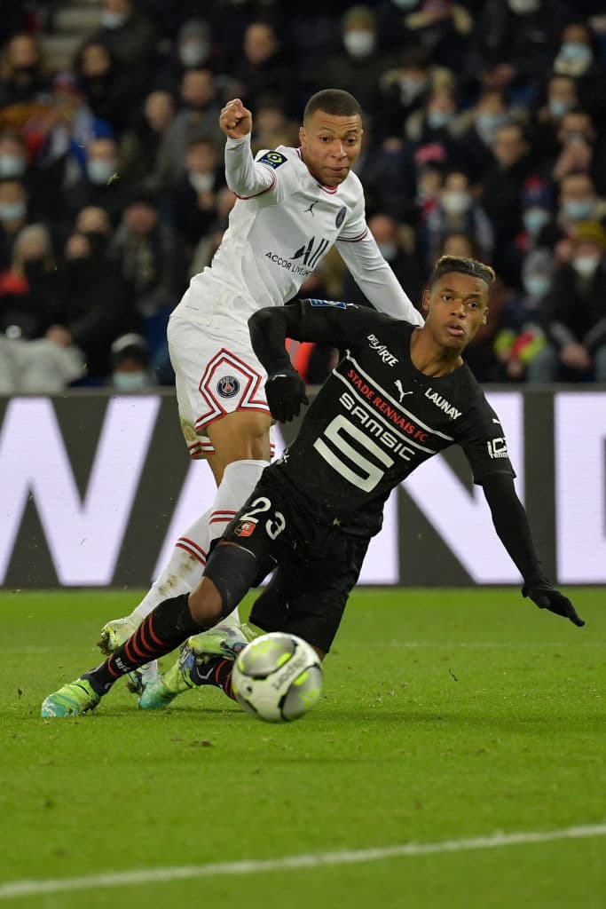 Con anotación de Kylian Mbappé al minuto 90+3 le da la victoria 1-0 al PSG, aunque no logran mostrar su mejor versión de cara a los octavos de final de UEFA Champions League.