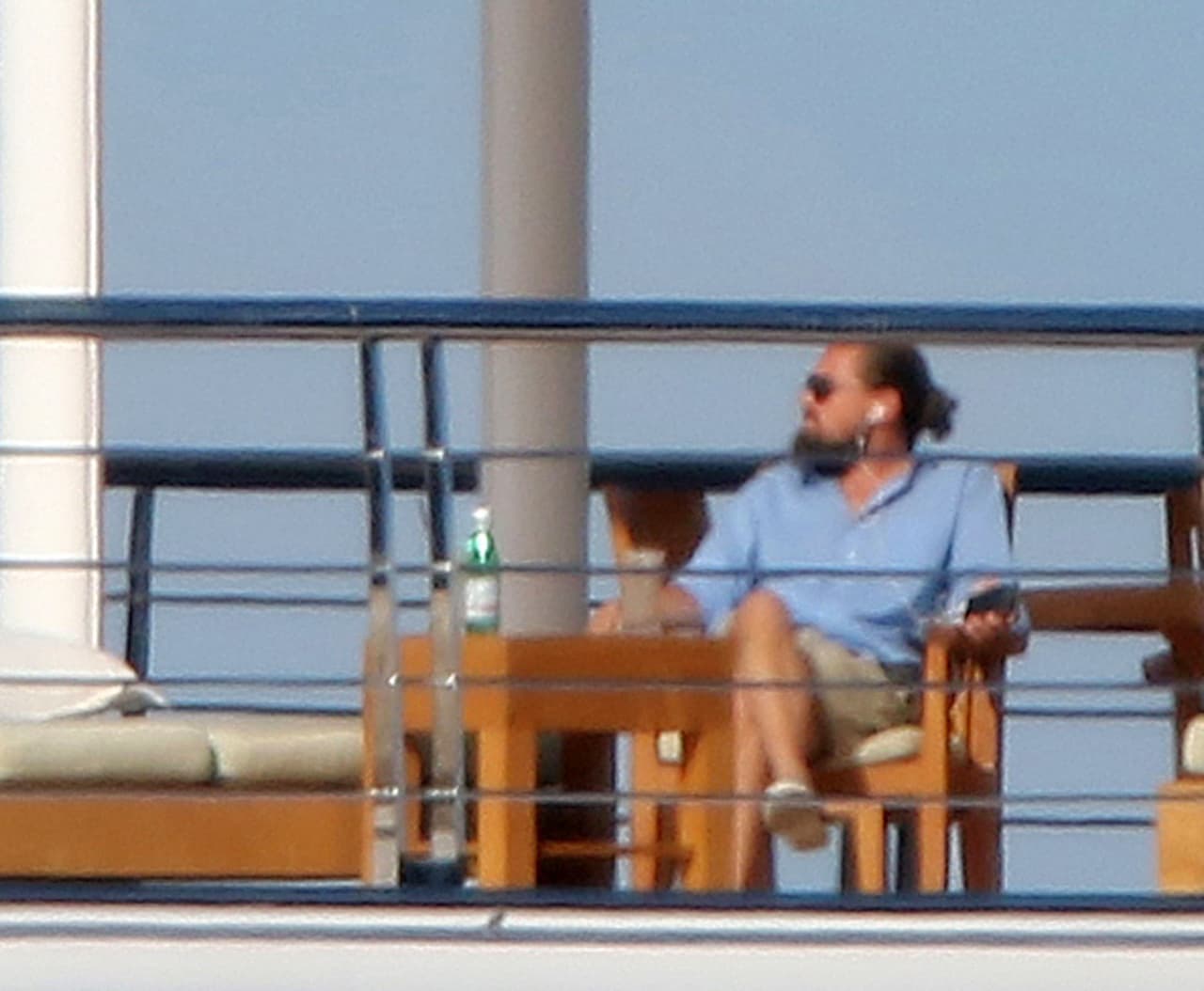 O por lo menos....¡que encuentre una buena fiesta en la cual gozar de la vida!