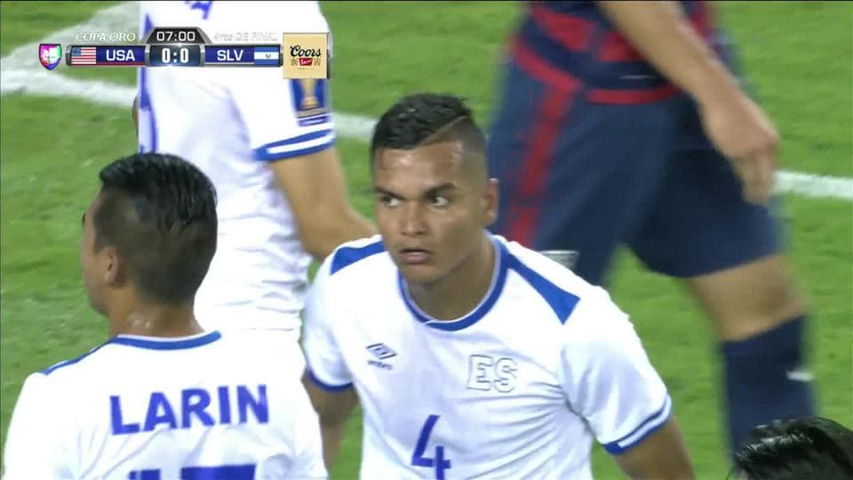 Corner. Tiro de esquina para El Salvador