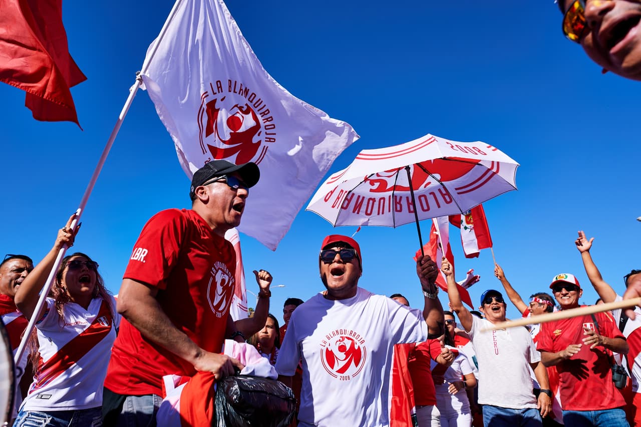 El 'Chucky' Lozano fuie el héroe en un partido apretado que se perfilaba para un empate sin goles.