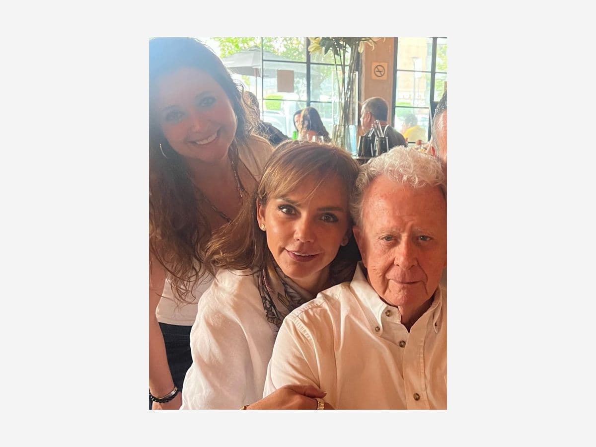 Amairani Romero junto a Juan y Ximena Legarreta.