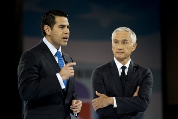 "Con este foro quisimos reunir a a los actores que pueden solucionar el tema de la deserción escolar: al sector privado, la comunidad, los padres y el gobierno", dijo.