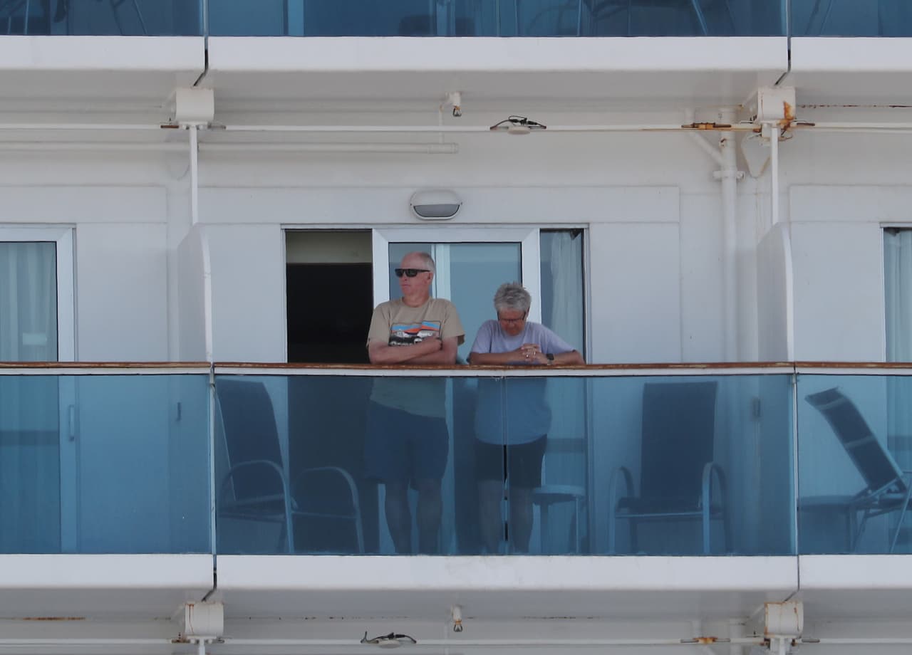 Las personas con síntomas leves de coronavirus, deben permanecer en el barco hasta que se recuperen.