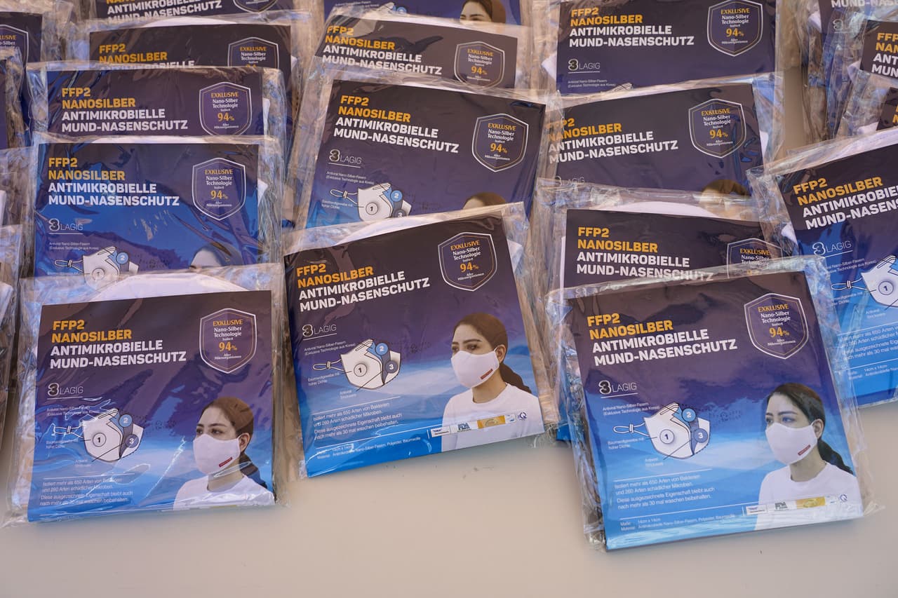 Elderwerks Educational Services regalara mascarillas a personas de la tercera edad entre las 9:00 am hasta el mediodía el viernes 8 de mayo en dos lugares: Elderwerks Education and Resource Center en la 251 este de la Northwest Highway en Palatine y The Landing on Dundee Senior Living en la 156 oeste de la Dundee Road en Wheeling.