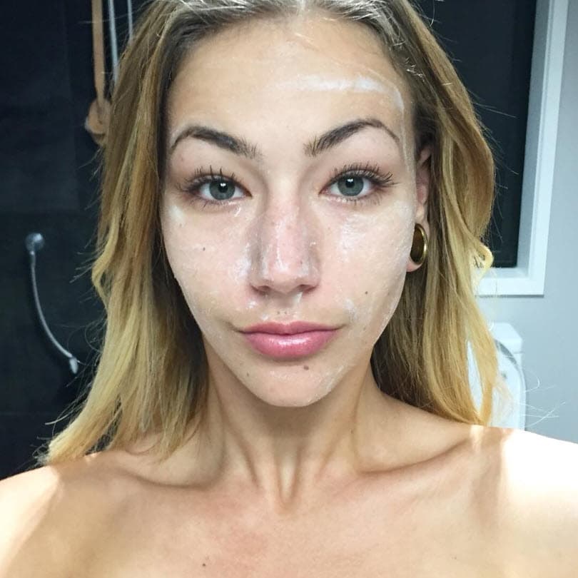 La policía de Nueva Zelanda dijo que la causa del deceso fue una "muerte súbita" y remitieron el caso al forense, informó 
<a href="https://people.com/human-interest/miss-universe-new-zealand-finalist-amber-lee-friis-dead-at-23/" target="_blank">People</a>. Aunque otros medios como 
<a href="https://www.dailymail.co.uk/news/article-8347085/Miss-Universe-New-Zealand-finalist-Amber-Lee-Friis-takes-life-aged-23.html" target="_blank">Daily Mail</a>, reportan que se quitó la vida.
<br>