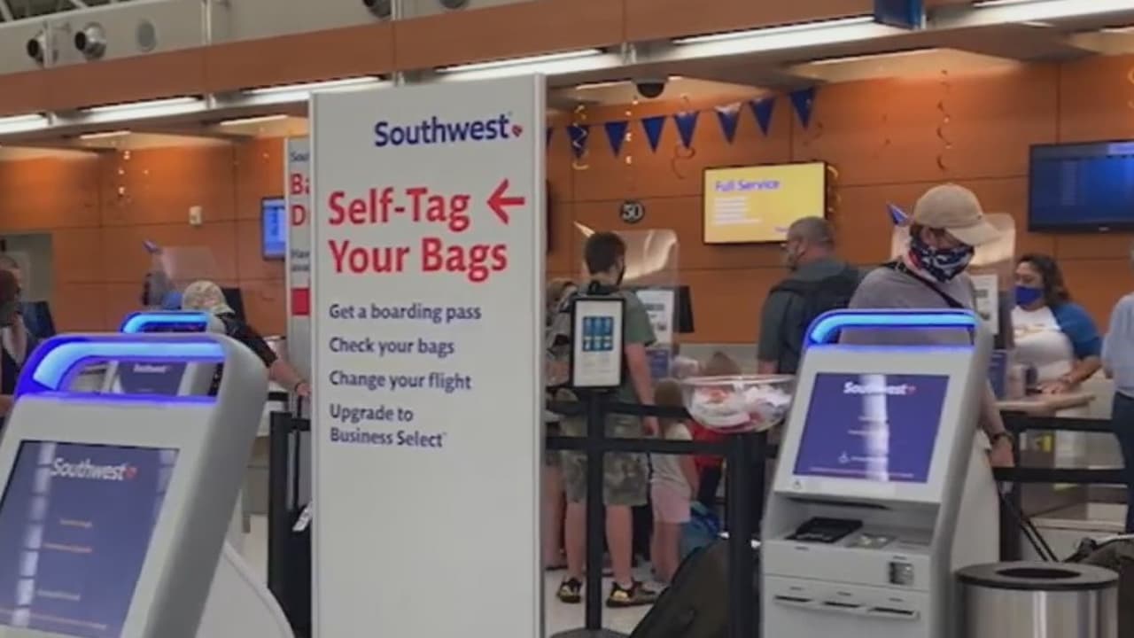Cancelan cientos de vuelos en el Aeropuerto de San Antonio por fallas en el sistema de la aerolínea Southwest