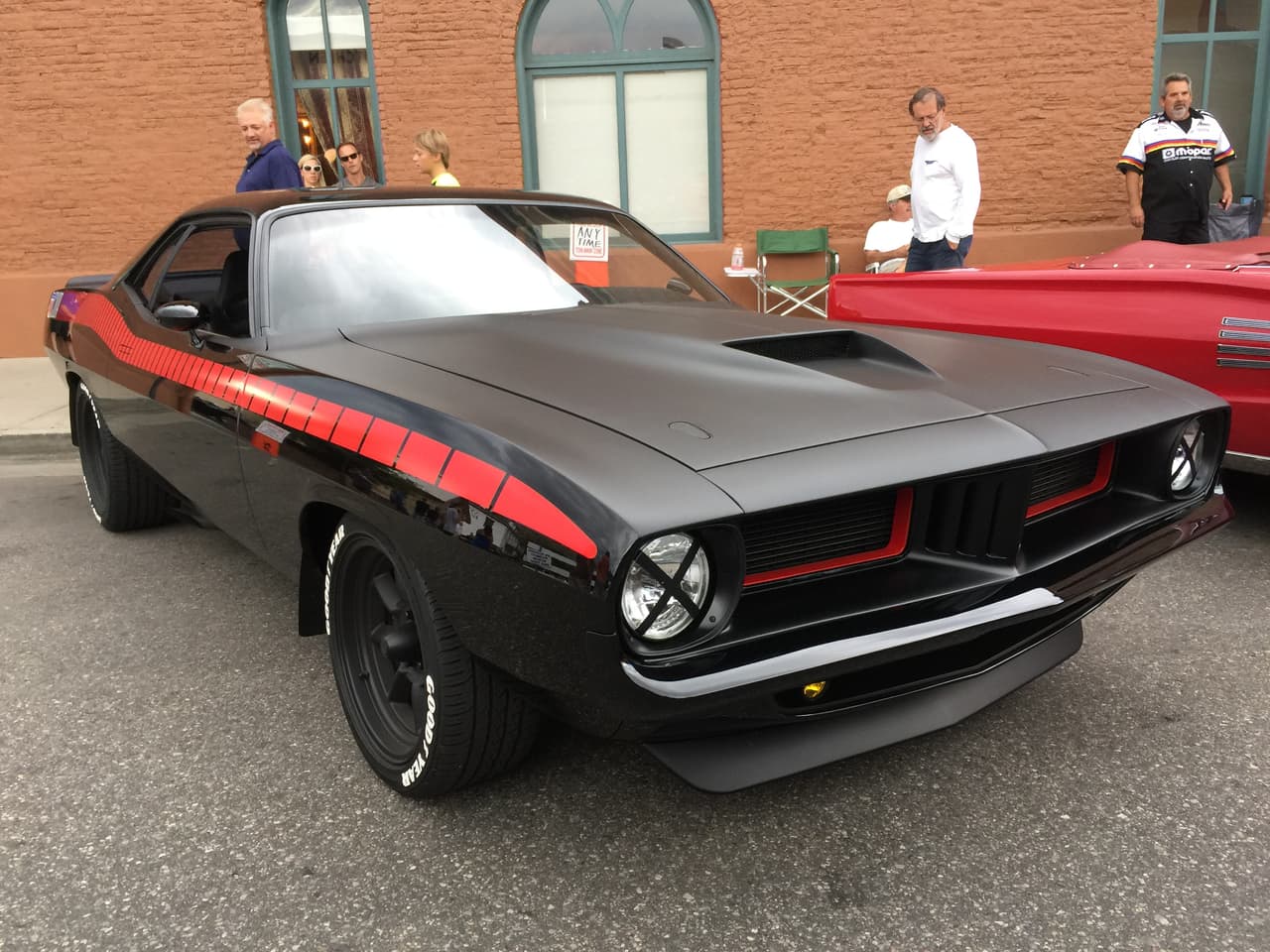 Conversión retro de un Dodge Challenger ’17 a un “BarraCUDA ‘17”.