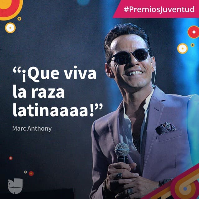 Marc Anthony recibiendo su premio.