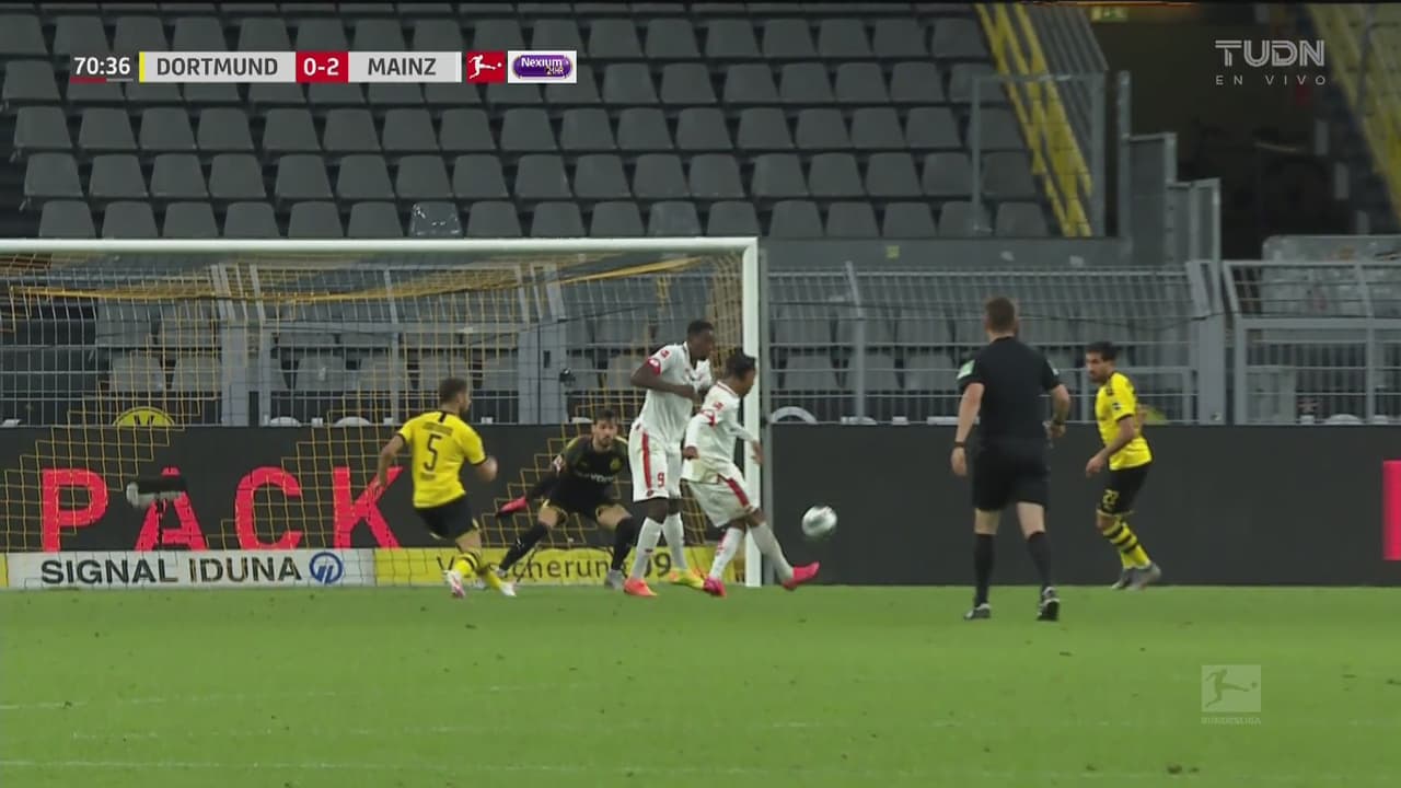 Jean-Paul Boëtius deja ir la gran oportunidad de sentenciar el partido