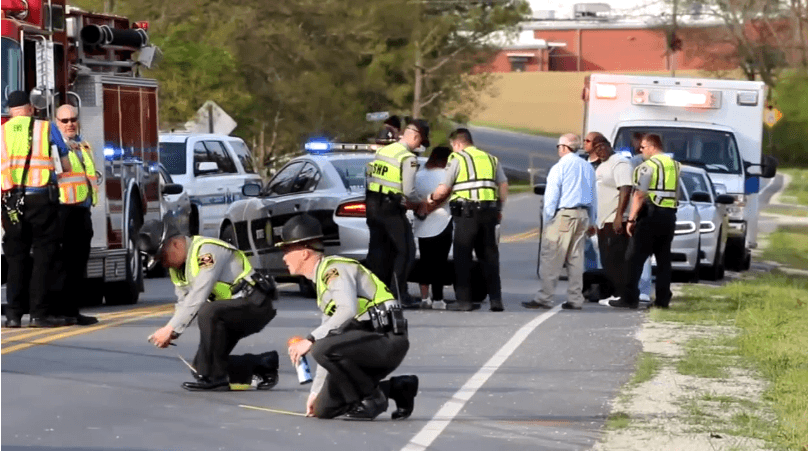 Presentan cargos criminales a madre tras un choque que provoca la muerte de su hija 