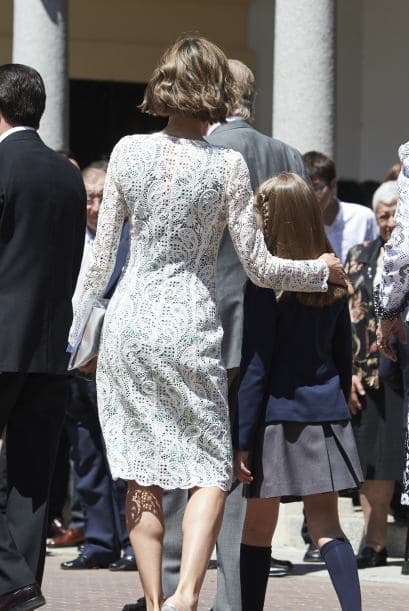 La Reina Letizia demuestra que está en tendencia y le gusta adaptar la moda a su propio estilo.