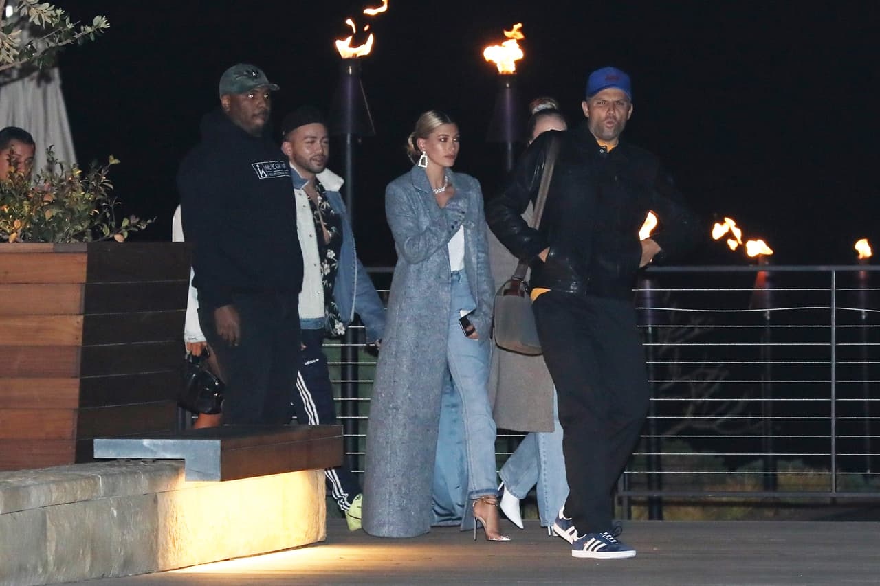 Hailey fue sorprendida llegando al restaurante Nobu, en Malibú, California.