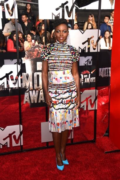 En esta ocasión, la ganadora del Oscar optó por un Chanel. Mira aquí los videos más chismosos.