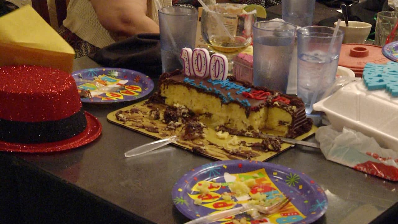 Nació en Rosita, México y llegó a los Estados Unidos desde muy joven.