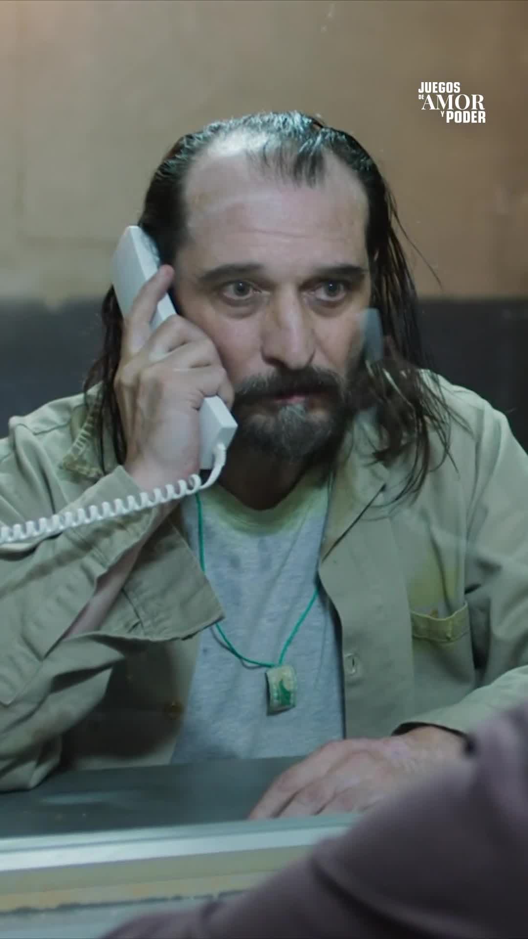 ¡El Greñas descubre que su esposa lo engaña!