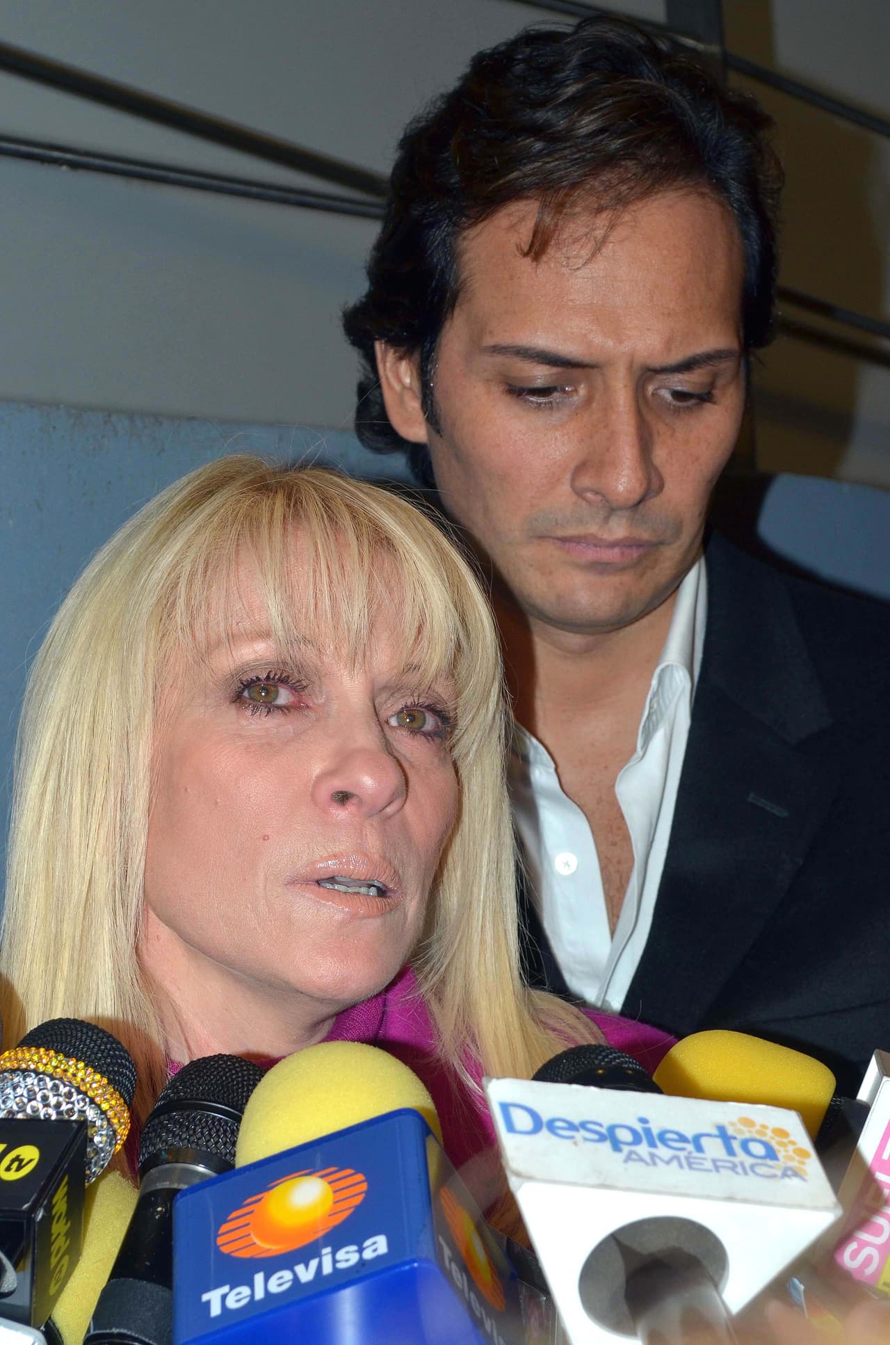 Yuri está inconsolable por la muerte de su madre, la señora Dulce Canseco.