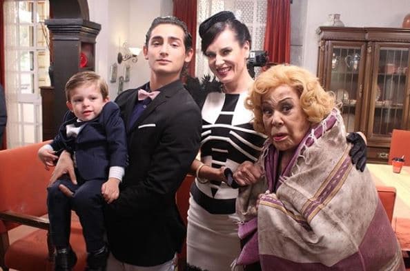 <b><a href="http://www.univision.com/temas/silvia-pinal" target="_blank">Doña Silvia</a></b> siguió participando en telenovelas, la útima que hizo fue'Mi marido tiene más familia' bajo la producción de Juan Osorio.
