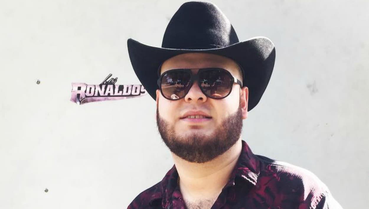 Algo parecido sucedió con
<b>Luis Mendoza</b> cuando el 6 de julio fue cruelmente asesinado mientras iba con su mánager en el carro por las calles de Ciudad Obregón, en el estado de Sonora.