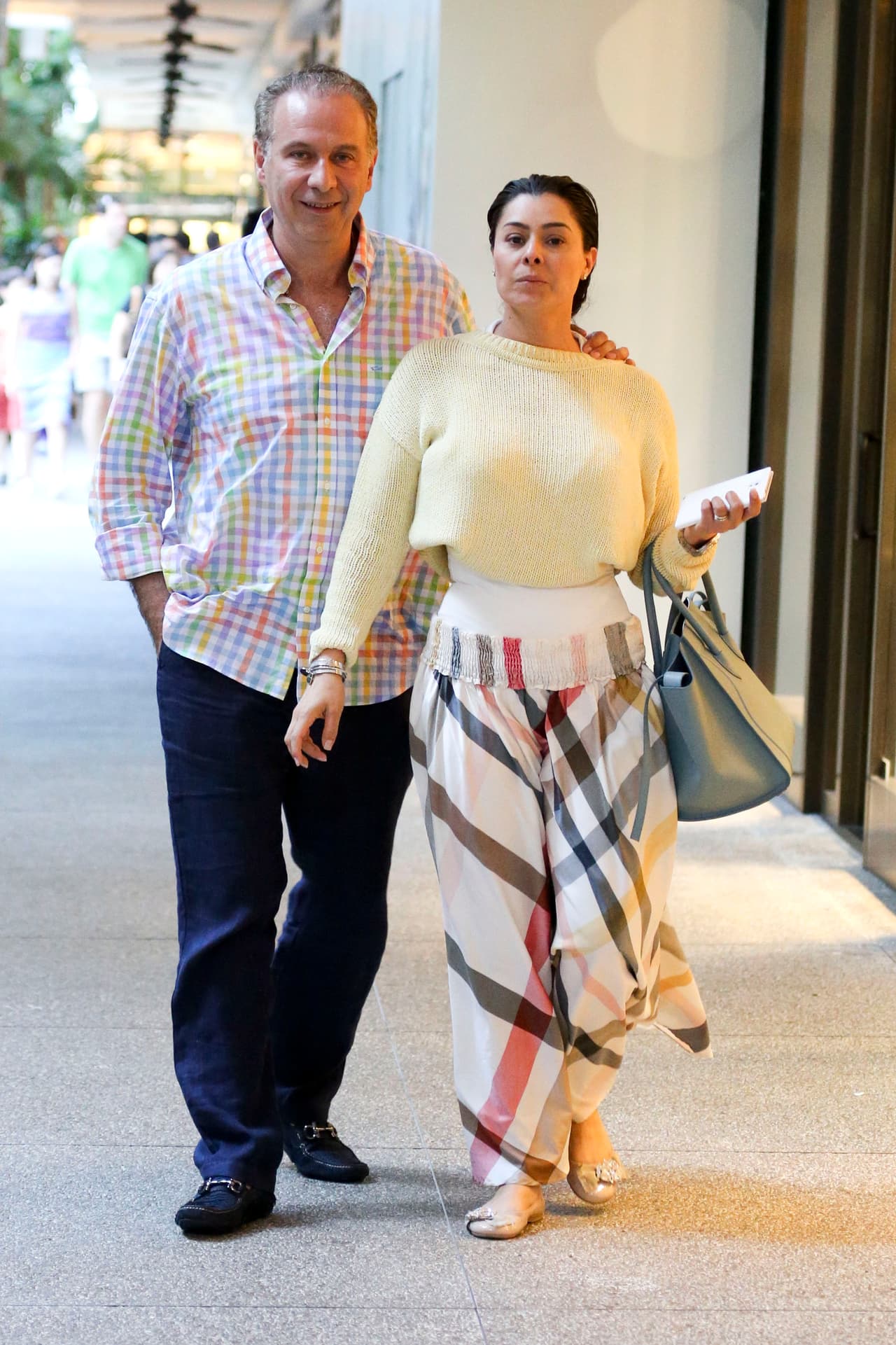 Yadhira compartió que dentro del reclusorio "
<b>dicen que es la iglesia ahí donde está él</b>, 'pasamos por ahí con 
<b><a href="https://www.univision.com/famosos/mi-casa-es-su-casa-yadhira-carrillo-reitera-el-respeto-y-admiracion-que-siente-por-lety-calderon-fotos">el Padre Collado</a></b>, está en misa'", relató sobre lo que cuentan en el lugar.
<br>