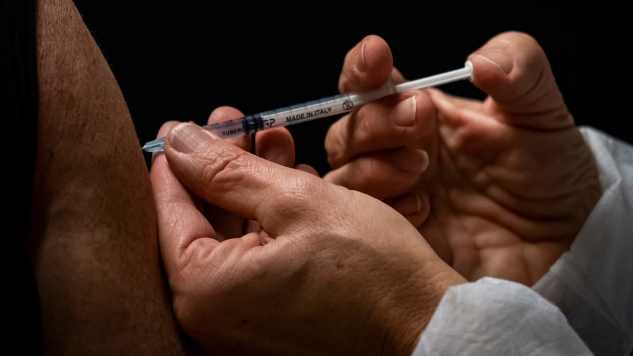 Desvían vacunas COVID-19 de hospitales de Utah para cubrir las nuevas prioridades