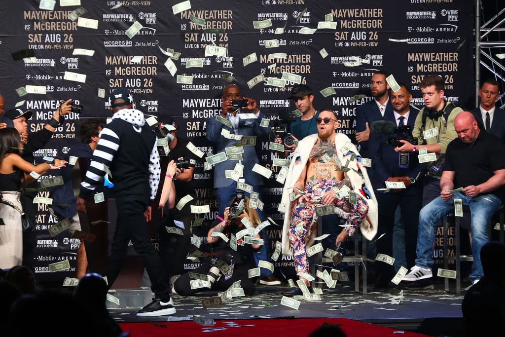 Las frases entre ambos muchas veces llegaron al ámbito personal con un McGregor que se refería a su rival como un "viejo" y un "quebrado".